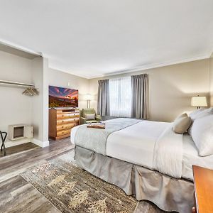 One-Bedroom Deluxe Suite